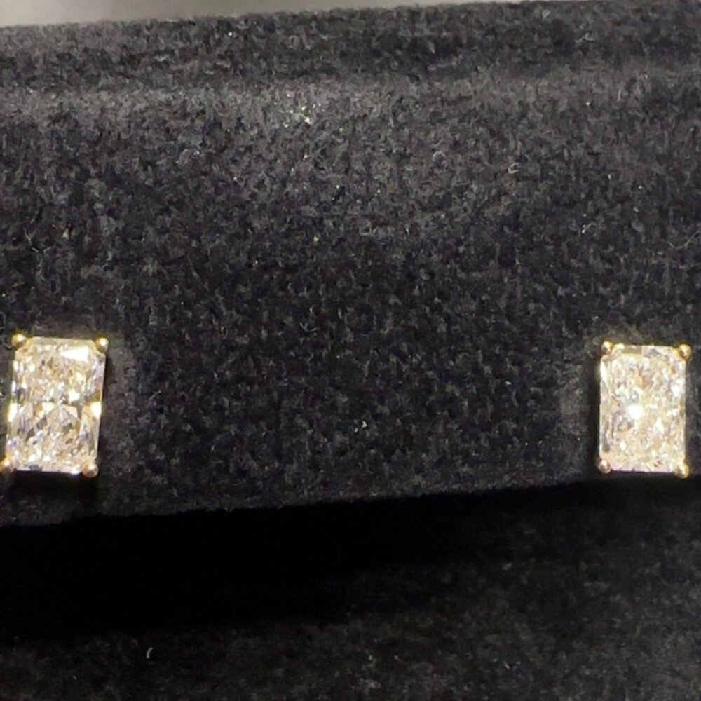 D COLOR GRADE VS1 2ct DIAMOND EARINGS SET WITH 18k GOLD  / PAPERWORK!